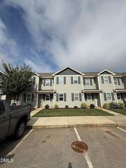 Building Photo - 2091 Wiggins Village Dr