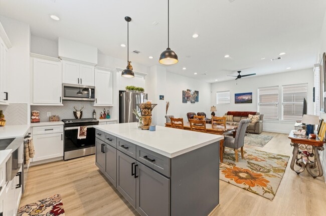 Building Photo - 2311 Eagle St