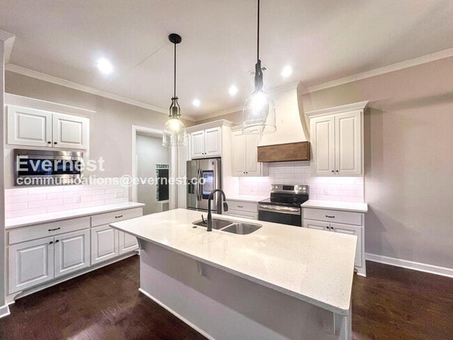 Foto del edificio - 613 Creekside Cove