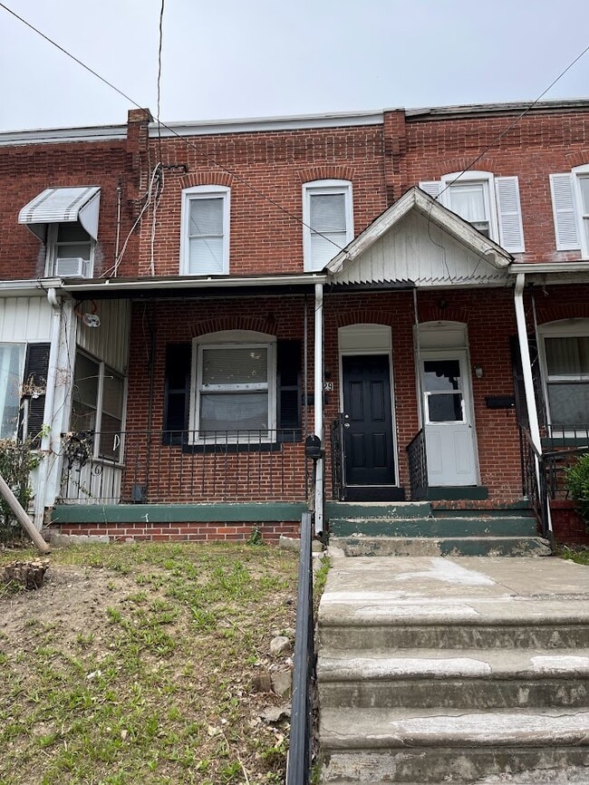 Building Photo - 229 E 13th St