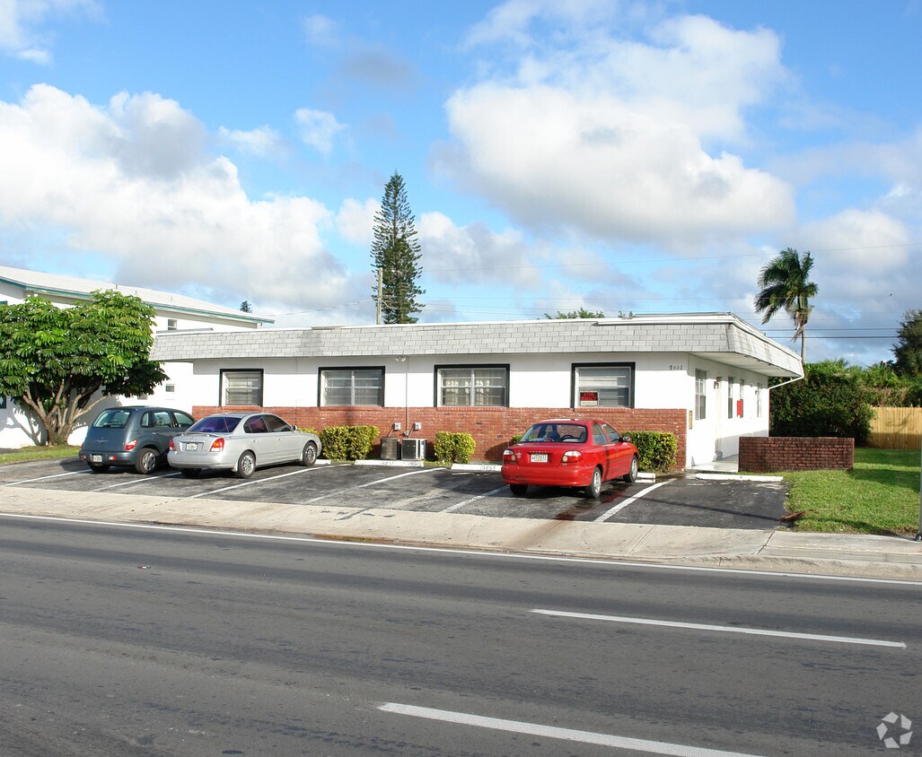 Primary Photo - 7031 Pembroke Rd