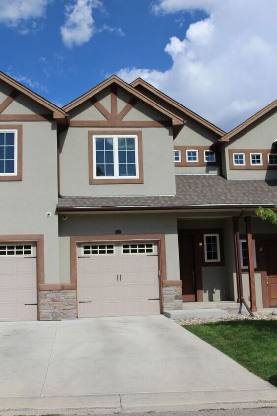 Primary Photo - Beautiful Townhome for RENT in Rifle