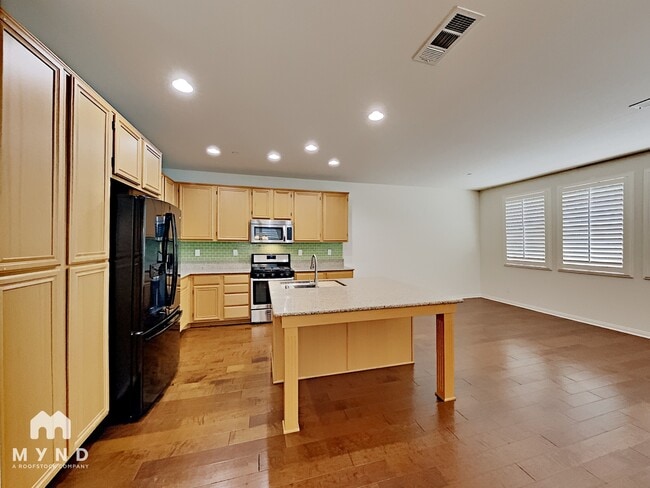 Building Photo - 1529 Bath Ave