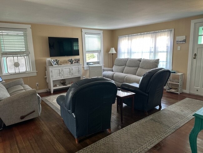 Building Photo - 12 Waterman St