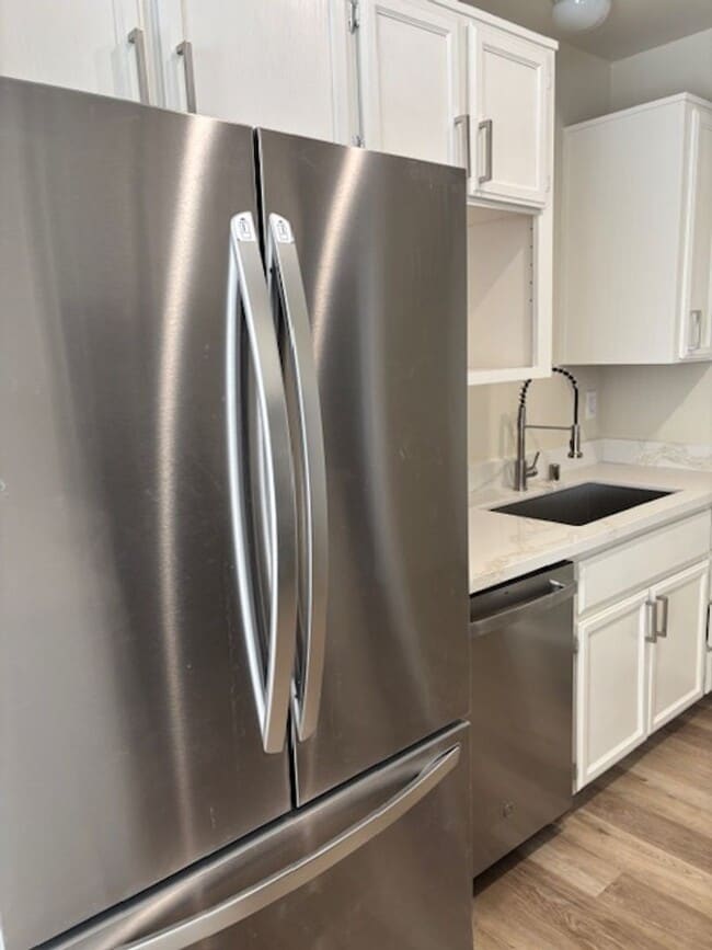 Building Photo - Lovely Pleasanton Townhouse