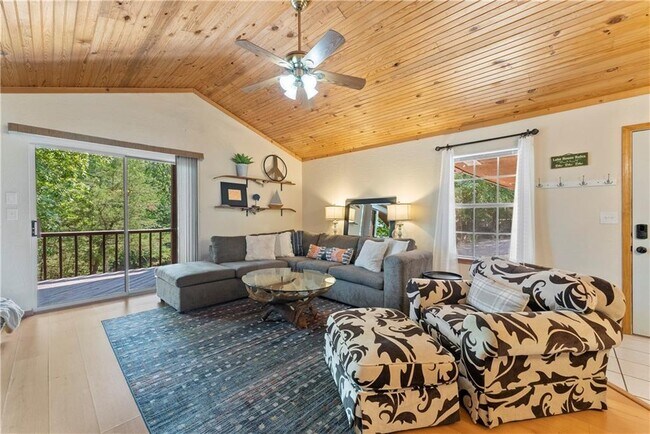 Foto del edificio - 21528 Walnut St