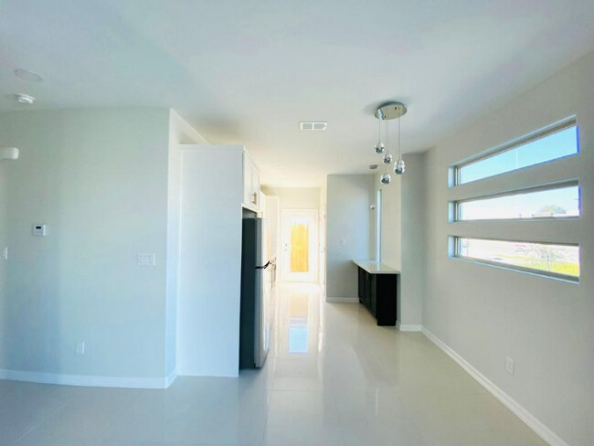 Building Photo - 208 W Rutherford Ave