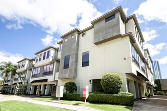 Building Photo - 2307 Camden Dr
