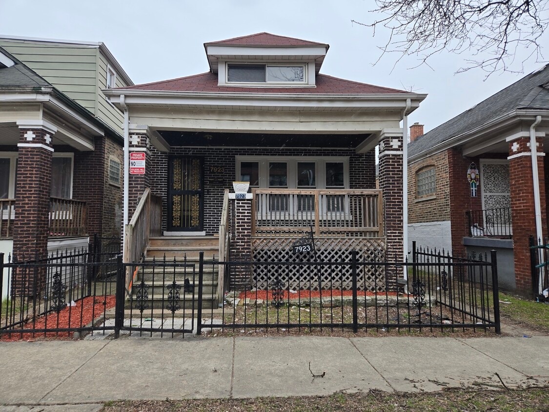 Primary Photo - 7923 S Ingleside Ave