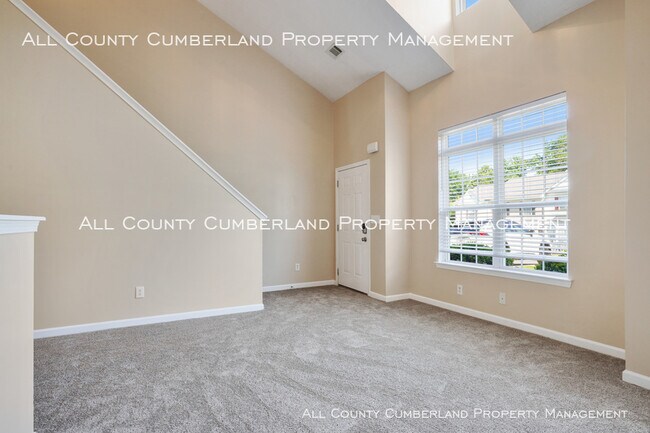 Building Photo - END UNIT, CARTERSVILLE 2B/2BA TOWNHOME!