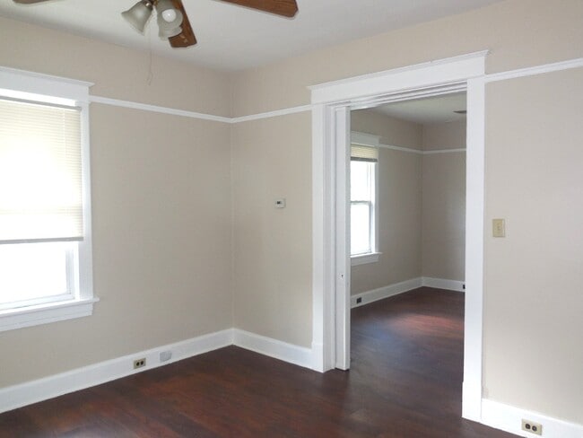 Building Photo - 413 E Schwarz St