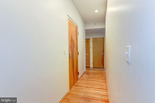 Building Photo - 104 W Madison St