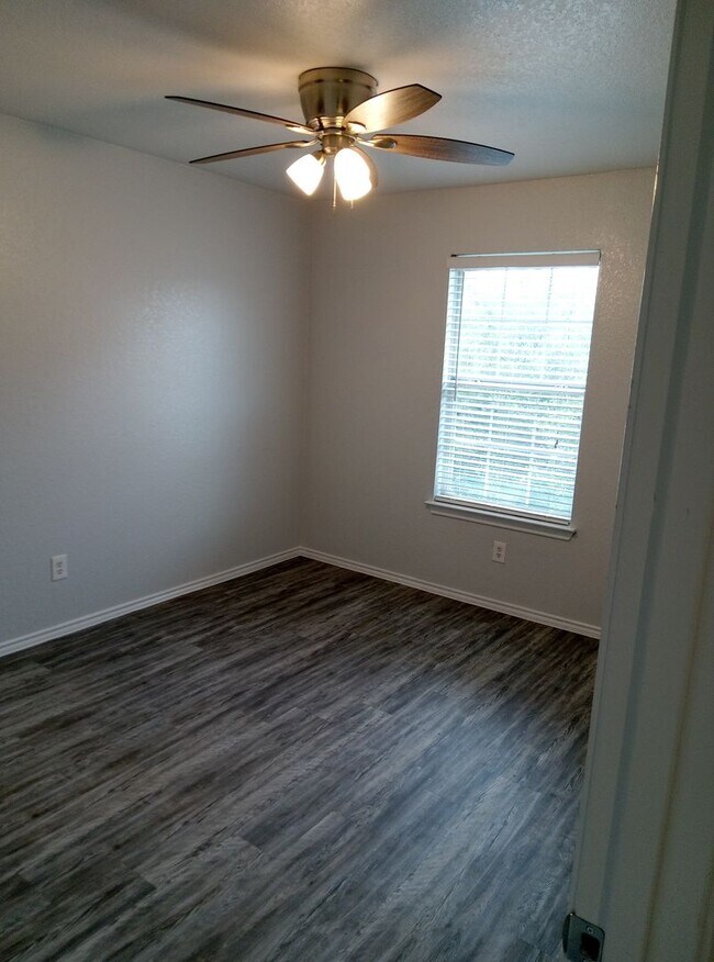 Photo - Beautiful and Spacious 4bedroom/2bath Home