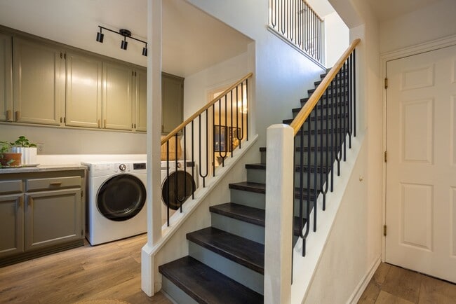 Building Photo - Ultra Unique Chico Tree House in The Avenues