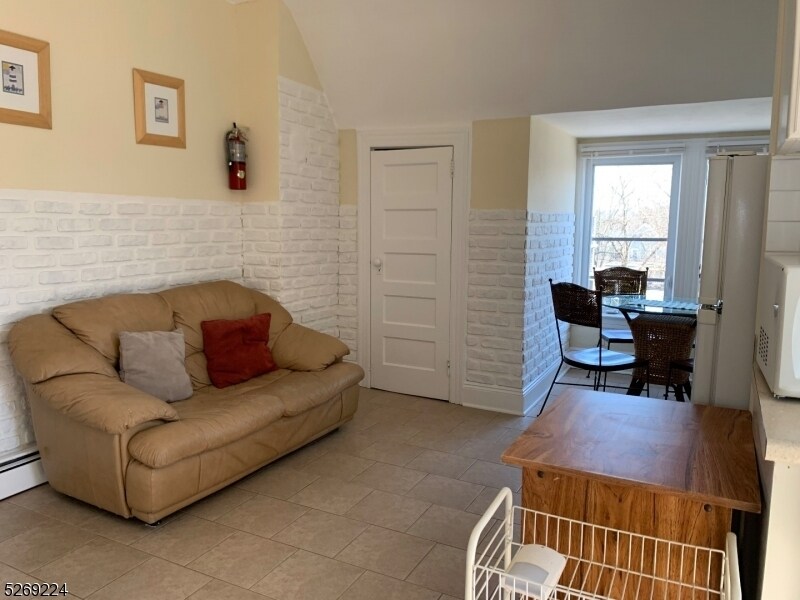Foto principal - 19 Bowers Ln