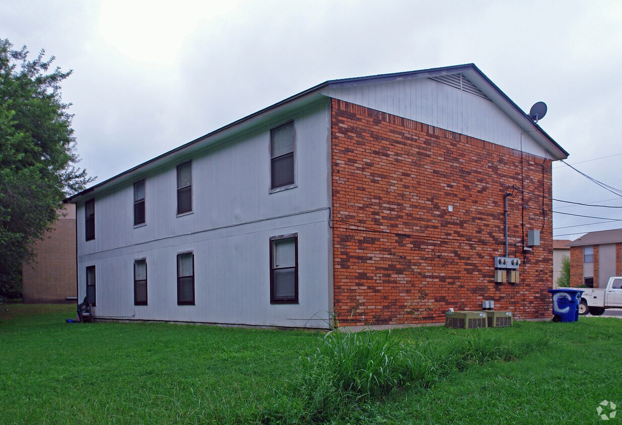 Building Photo - 206 Erby St