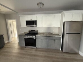 Building Photo - 72 Belmont St