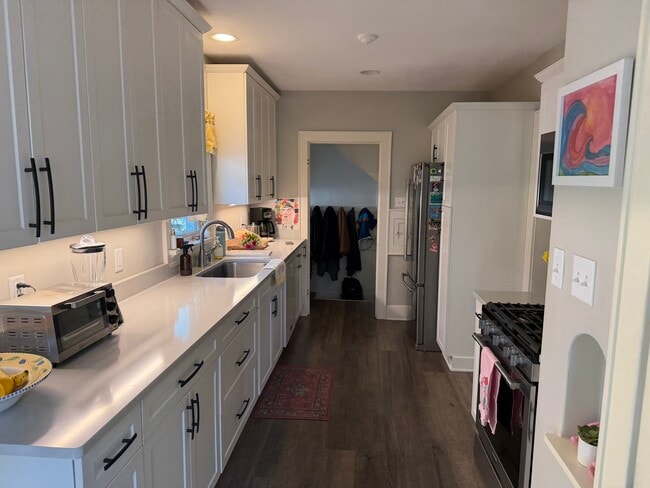 cocina - 2220 E Jarvis St