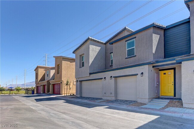 Building Photo - 6960 Stafford Hl St