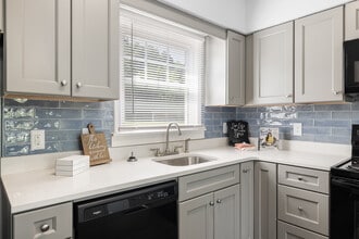 Building Photo - Riverview Apartments