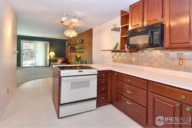 Foto del edificio - 3/bed 3.5/bath available NOW!