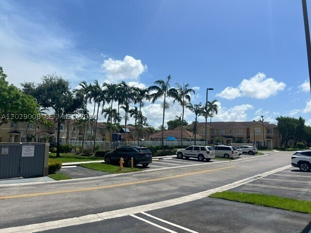 Foto del edificio - 8258 NW 108th Pl