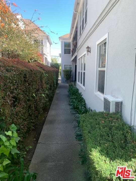 Building Photo - 312 S Reeves Dr