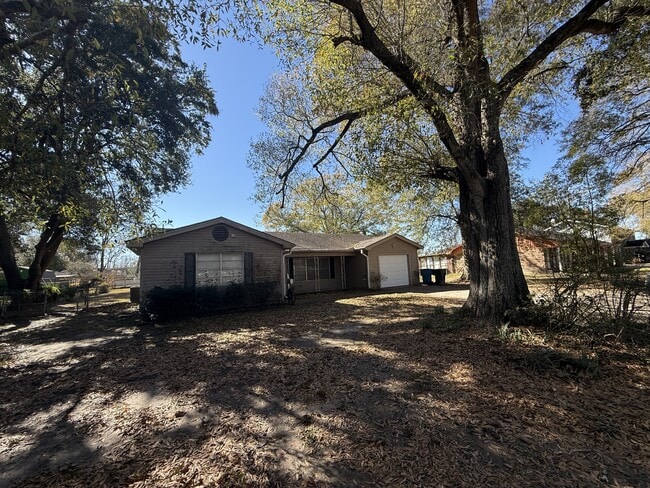 Foto del edificio - 7765 Coburn Dr