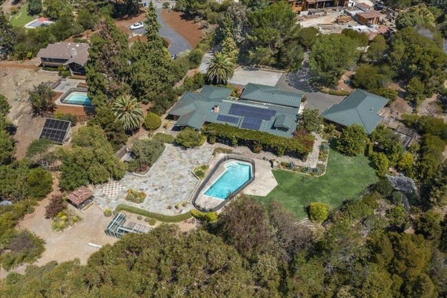 Building Photo - 121 Croydon Way