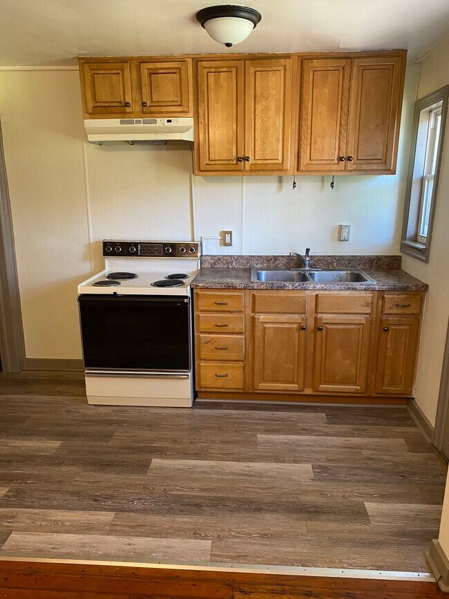 Foto del edificio - IDEALLY SITUATED ROWHOME AVAILABLE IN LANCASTER CITY