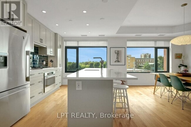 Building Photo - 60 Springhurst Ave