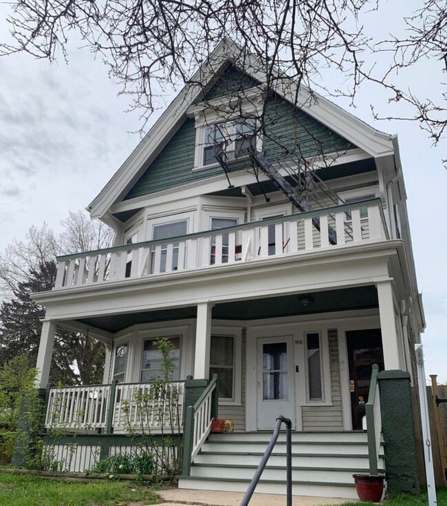 Building Photo - 633 E Burleigh St