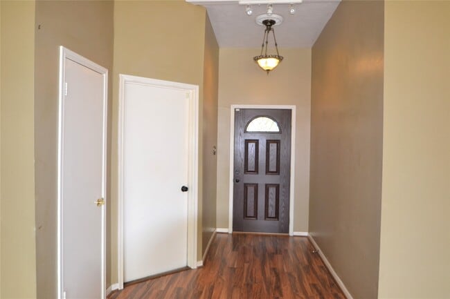 Building Photo - 2818 Russett Pl W