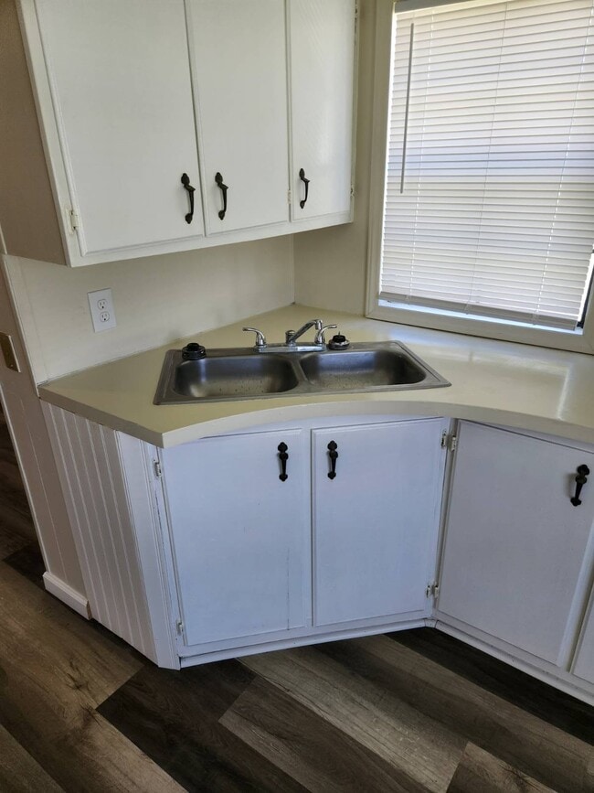 Building Photo - 180 Dixon Rd