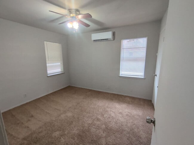 Photo - 1718 Mignon Dr House