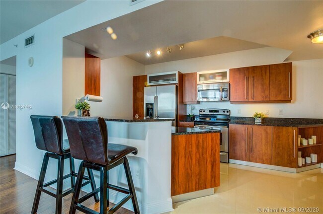 Building Photo - 7350 SW 89th St 1901S Miami Fl 33156