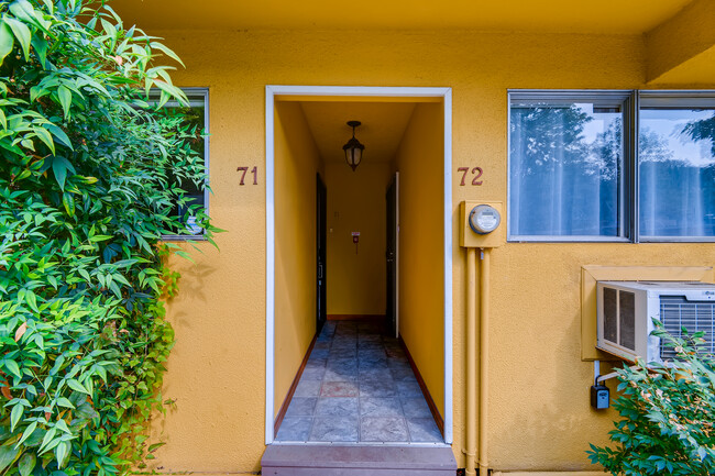 Foto del edificio - 839 SW Broadway Dr