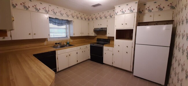 Foto del edificio - 3/2 Home w/shop for Lease at 3267 Hwy 31 S...