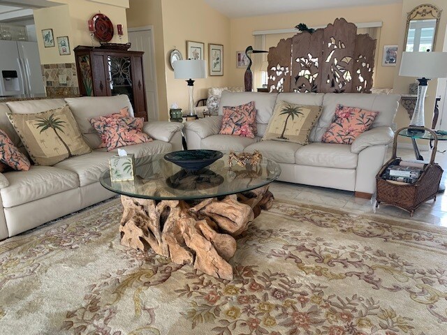 Gran salón - 2102 SE 10th Pl