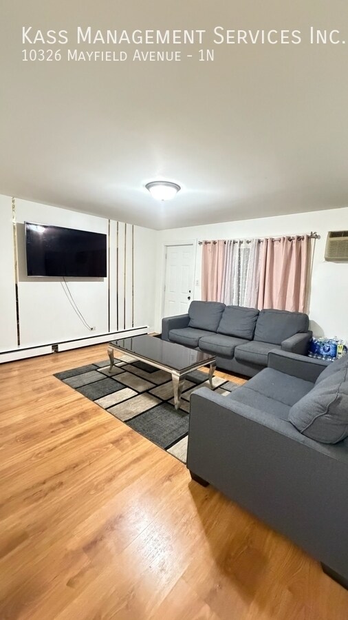 Foto del edificio - 10326 Mayfield Ave