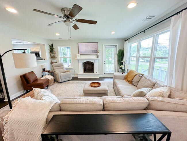 Building Photo - 806 N Clayton St