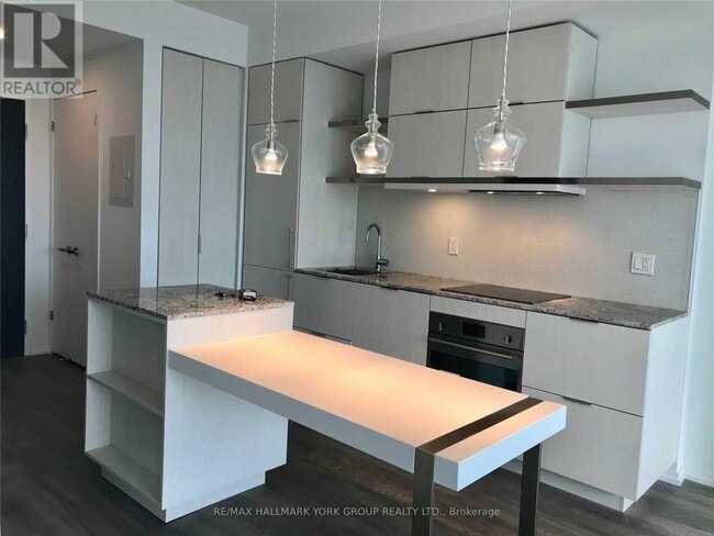 Building Photo - 197 Yonge St