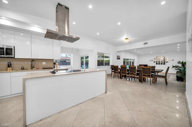 Foto del edificio - 5 br, 3 bath House - 19900 NE 21st Ave