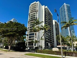 Building Photo - 1450 Brickell Bay Dr