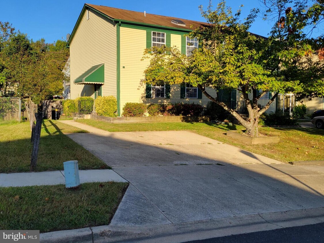 Primary Photo - 2923 N Grove