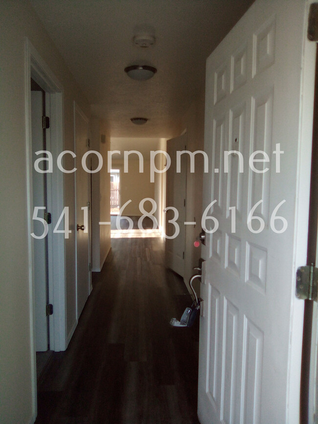 Building Photo - N Lancaster - 2 BR/2 Full Bath Duplex - A/...