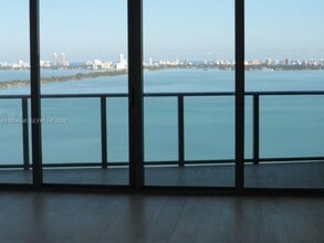 Building Photo - 460 NE 28th St