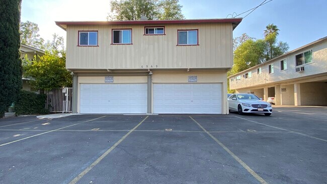 Foto del edificio - 4949 Coldwater Canyon Ave