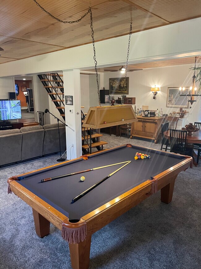 Foto del edificio - 166 Center Rd