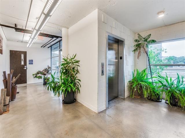 Building Photo - 4330 N Central Expy